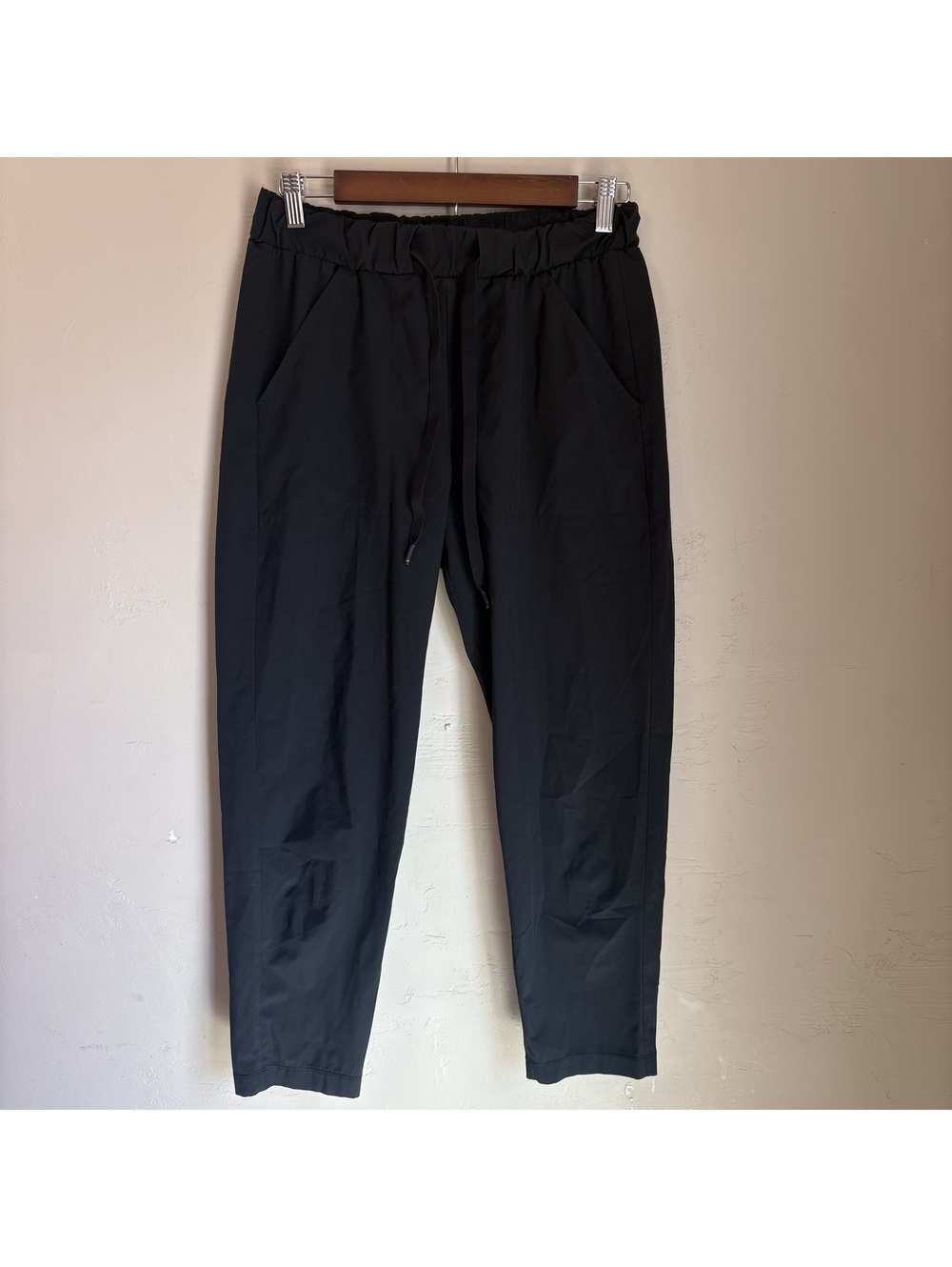 Under Armour Womens Loose Stretch Woven Ankle Pants Black Small Back Flap Pocket